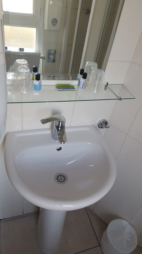 Bathroom 5, Le Montclair Montmartre by River - Hostel, Paris