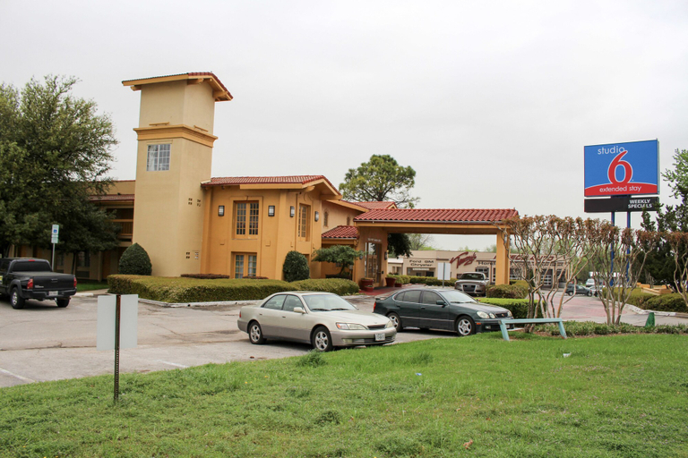Exterior & Views 2, Studio 6 Denton, TX - UNT, Denton