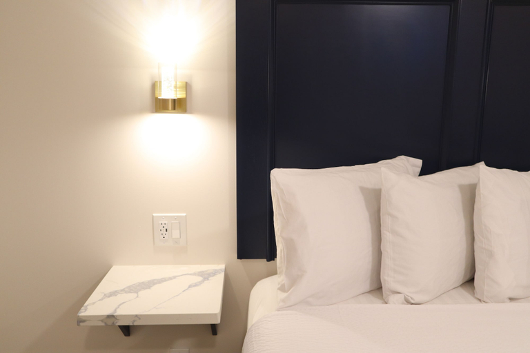 Bedroom 4, Blufftop Inn & Suites - Wharf/Restaurant District, San Luis Obispo