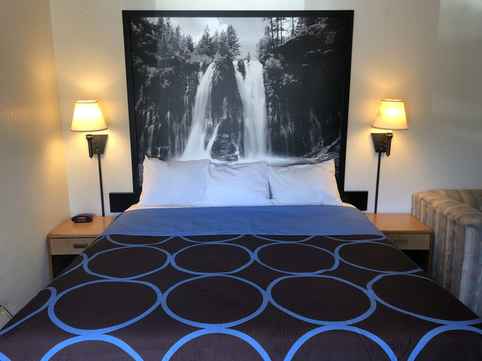 Bedroom 3, Super 8 by Wyndham Red Bluff, Tehama