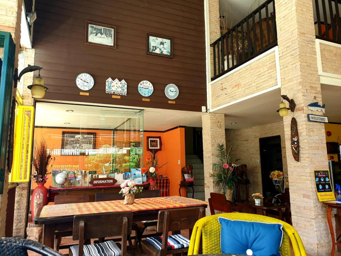 Food & Drinks 5, Andaman House, Phuket Island