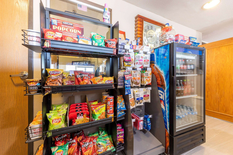 Food & Drinks 5, Super 8 by Wyndham Quartzsite AZ, La Paz