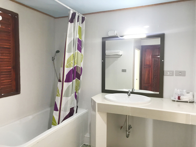Bathroom 5, Toh Buk Seng Riverside, Nakhon Luang