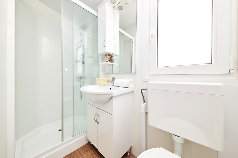 Bathroom 5, Camping Adria Mobile Homes Park Umag, Brtonigla