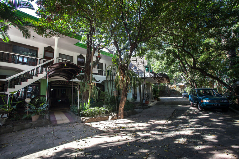 Exterior & Views 2, RedDoorz near Balai Kota Malang, Malang
