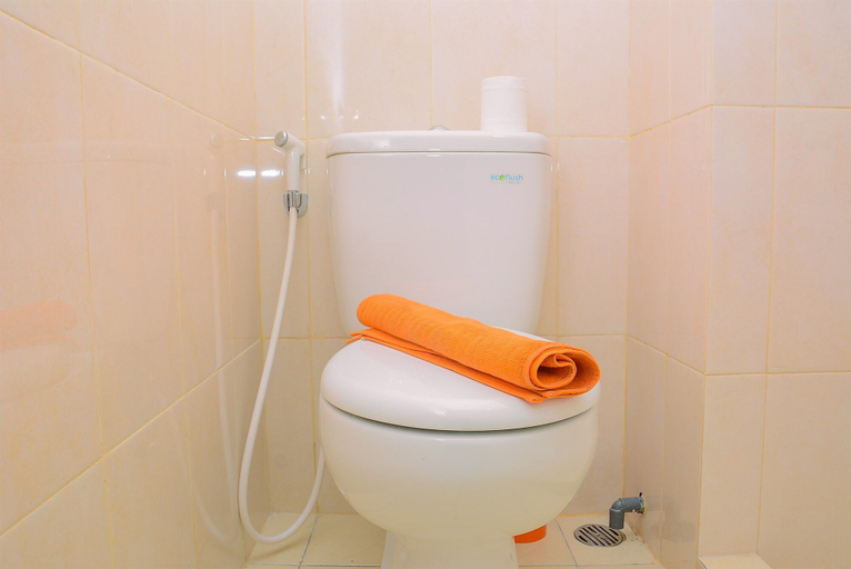 Bathroom 3, Comfy With Modern Style Springlake Summarecon Studio Apartment, Bekasi