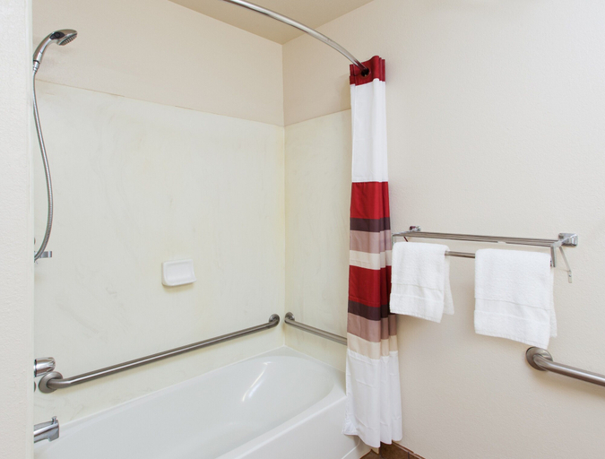 Bathroom 4, Quality Inn Valley - West Point, Chambers