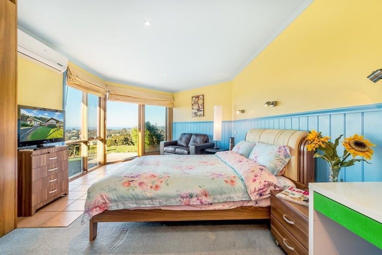 Bedroom 2, Apollo Panorama Guesthouse, Colac-Otway - South