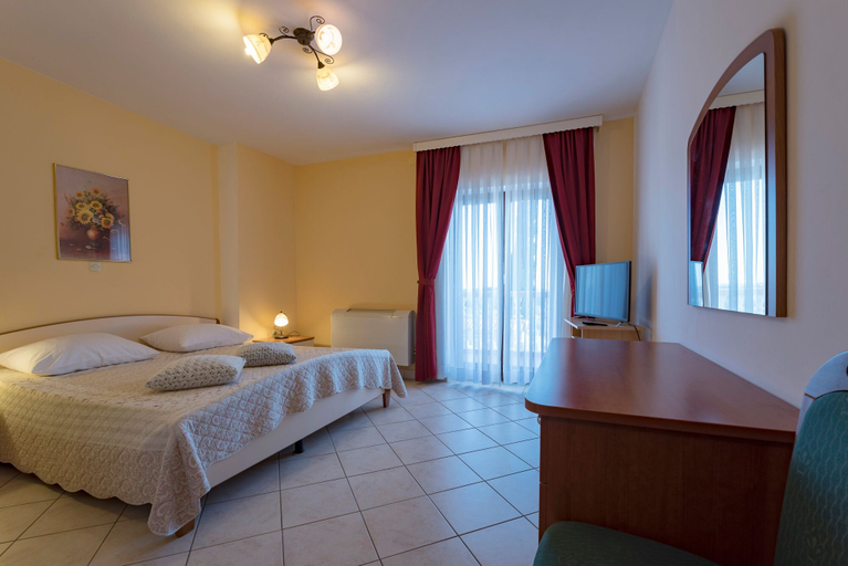 Bedroom 4, Hotel Aurora, Pula