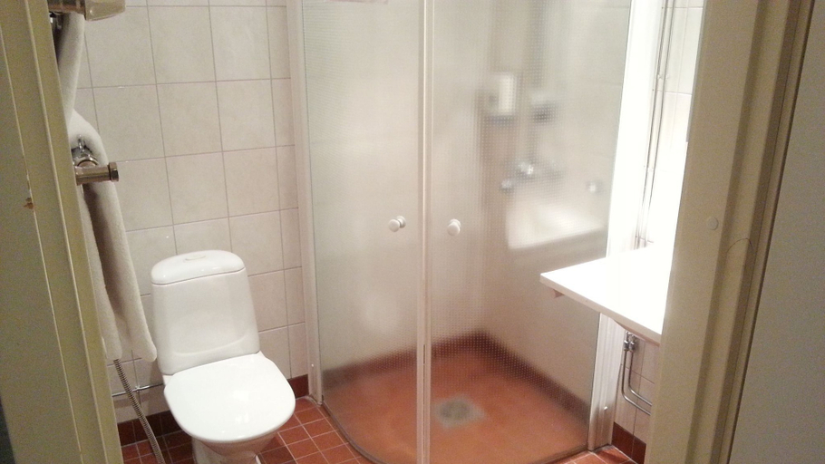 Bathroom 4, Hotel Anna, Uusimaa