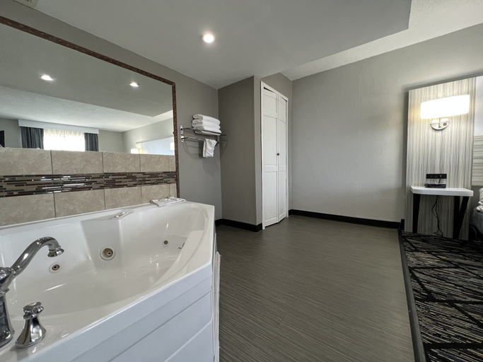 Bathroom 5, Baymont by Wyndham Peoria, Peoria