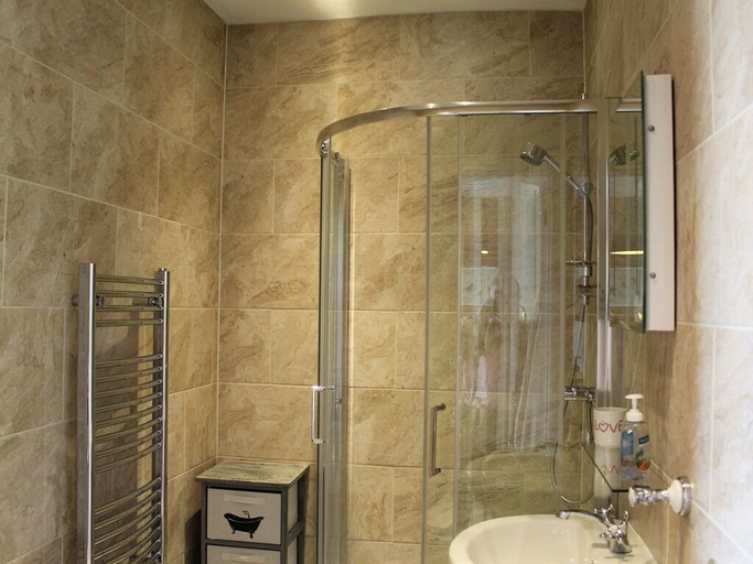 Bathroom 3, The Railway, Suffolk
