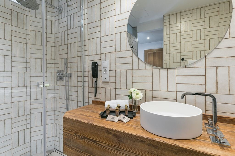 Bathroom 5, Hotel Pousada Real, Pontevedra