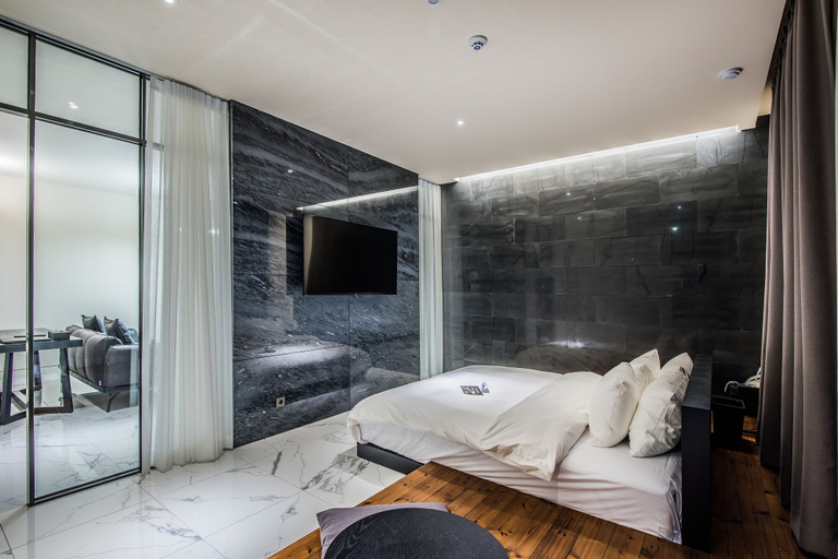 Bedroom 5, Rivertain Hotel, Buk