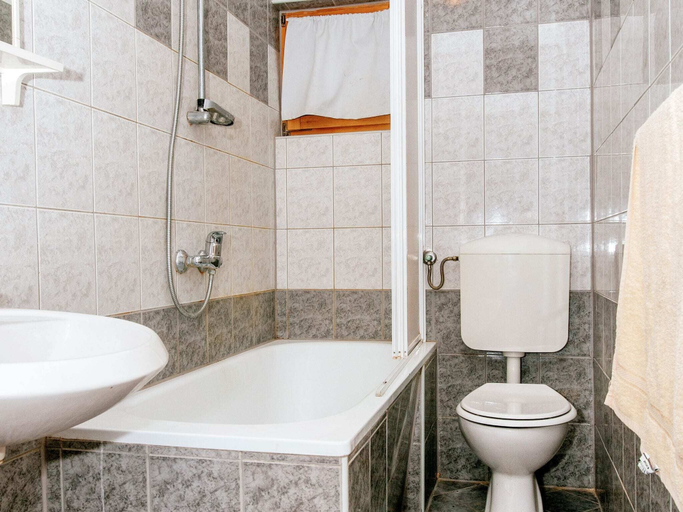 Bathroom 4, Cozy Holiday Home in Zadar With Swimming Pool, Zadar
