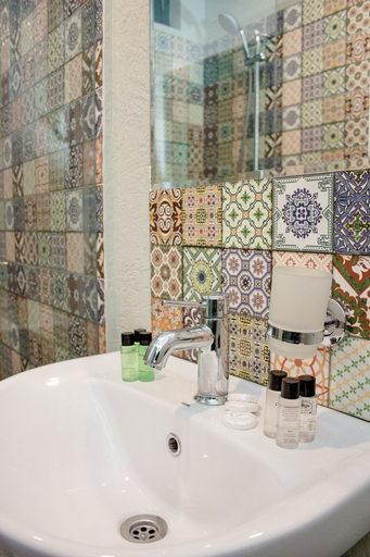 Bathroom 4, Check Point, Tbilisi