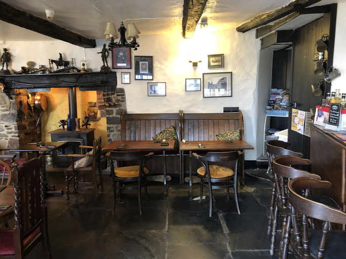 Food & Drinks 5, The Tree Inn, Cornwall