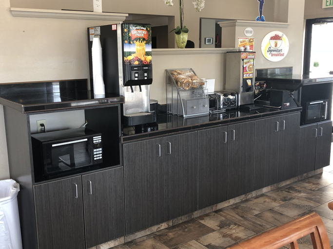 Food & Drinks 5, Super 8 by Wyndham Pocatello, Bannock