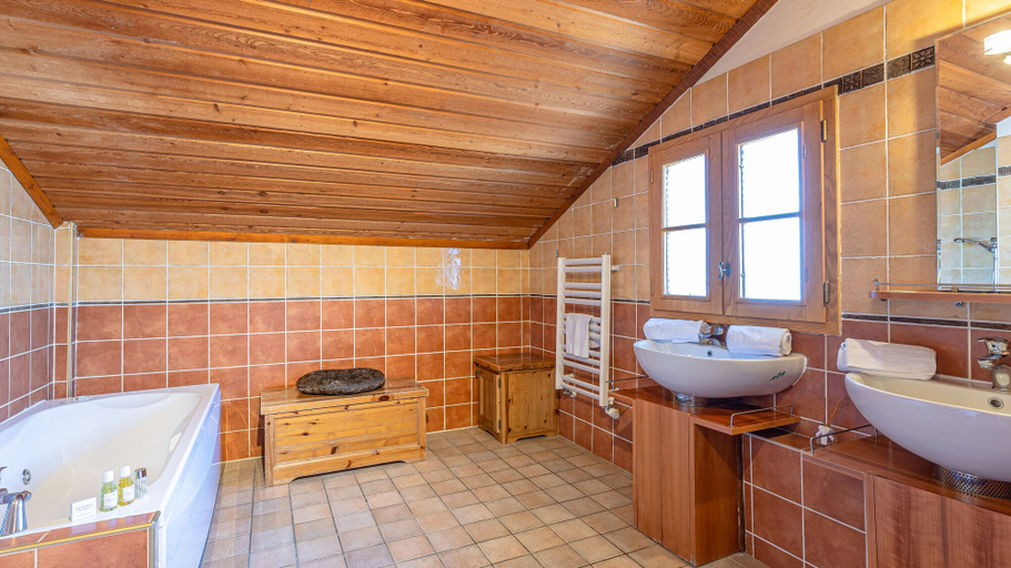 Bathroom 5, Madame Vacances Les Chalets de l'Altiport, Isère