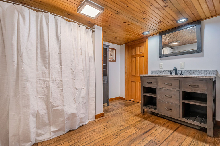 Bathroom 3, Fireside Lodge, Garrett