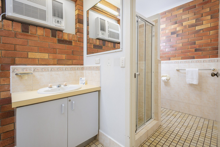 Bathroom 4, The Beach Motel Hervey Bay, Hervey Bay - Pt A