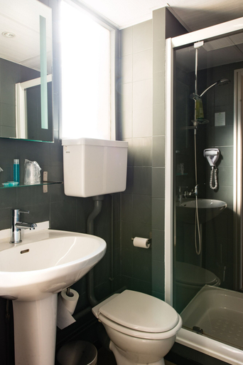 Bathroom 3, Hôtel Atrium Mondial, Hautes-Pyrénées