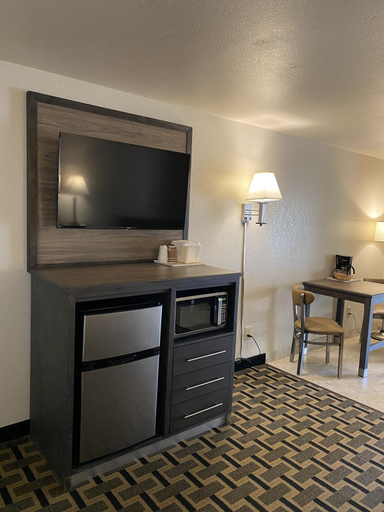 Others 5, Motel In The Pines, Coconino