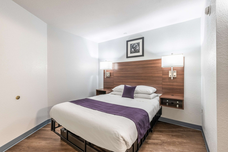 Bedroom 3, Americas Best Value Inn Searcy, White