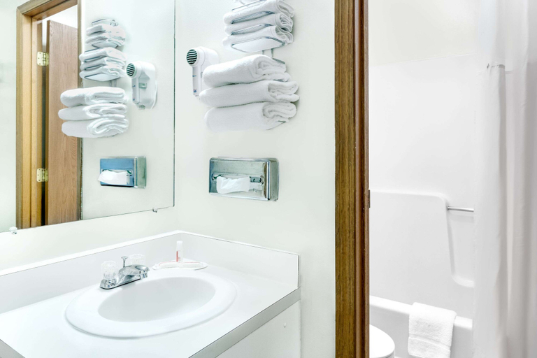 Bathroom 4, Days Inn by Wyndham Concordia, Lafayette
