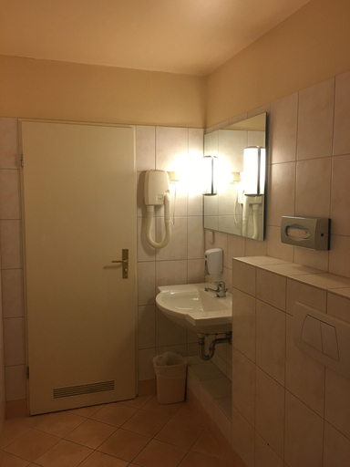 Bathroom 4, Kurfürst am Kurfürstendamm, Berlin