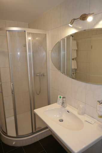 Bathroom 3, Hotel Bayerischer Hof, Altötting