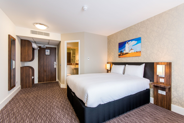 Bedroom 2, Mermaid, Ipswich by Marston's Inns, Suffolk