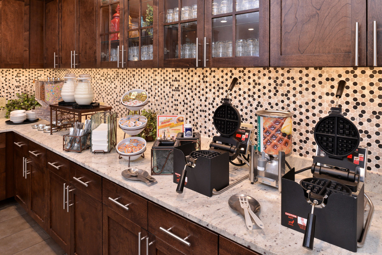 Food & Drinks 5, Homewood Suites By Hilton Cincinnati Mason, Warren