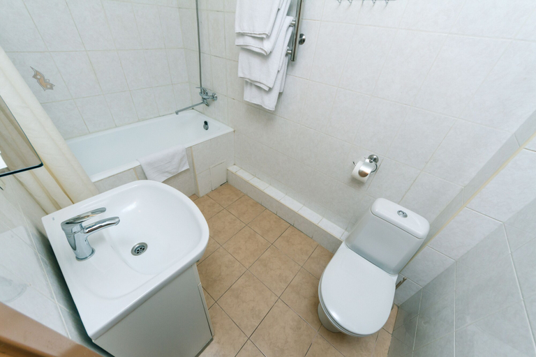 Bathroom 2, Alma Apartments, Shevchenkivs'kyi