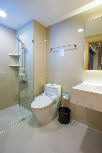 Bathroom 5, Pacific Park Hotel, Si Racha