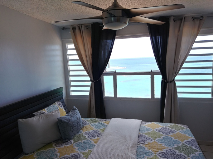 Bedroom 2, Breezy Beachfront apt. View of Paradise