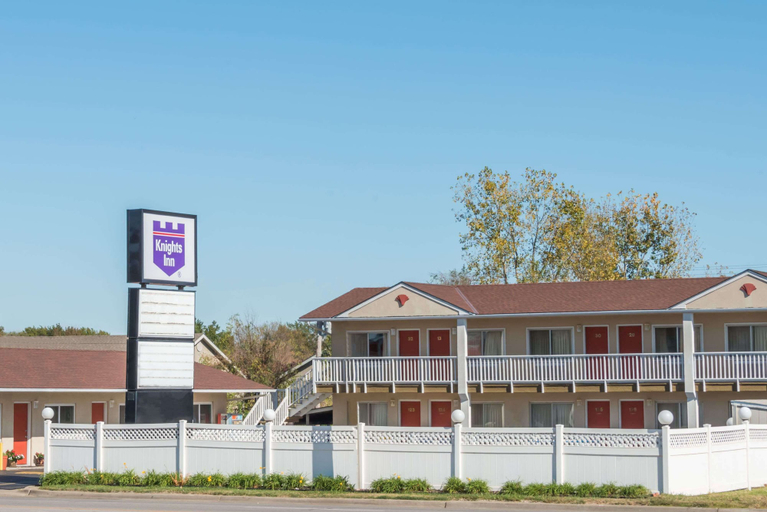 Exterior & Views 2, Knights Inn Ottawa, Franklin