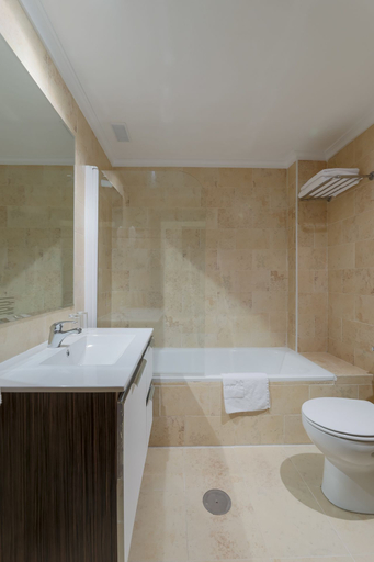 Bathroom 5, Hotel El Mesón, Toledo