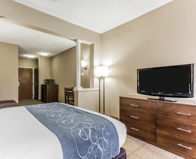 Bedroom 3, Comfort Suites at Isle Of Palms Connector, Charleston
