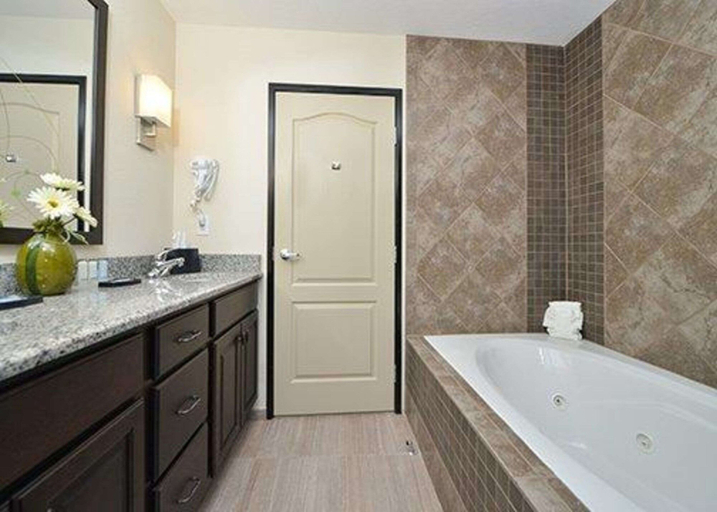 Bathroom 4, Sleep Inn & Suites & Conference Center, Finney