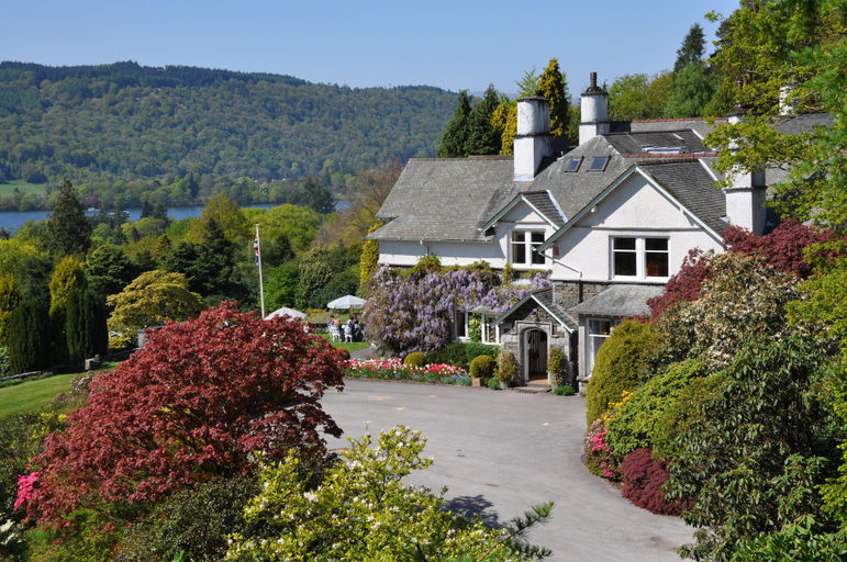 Exterior & Views