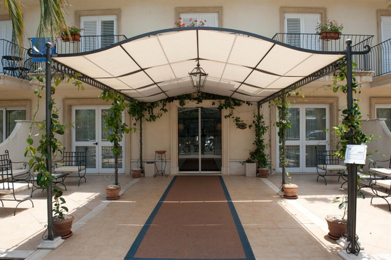 Exterior & Views 2, Hotel Villa Daphne, Messina