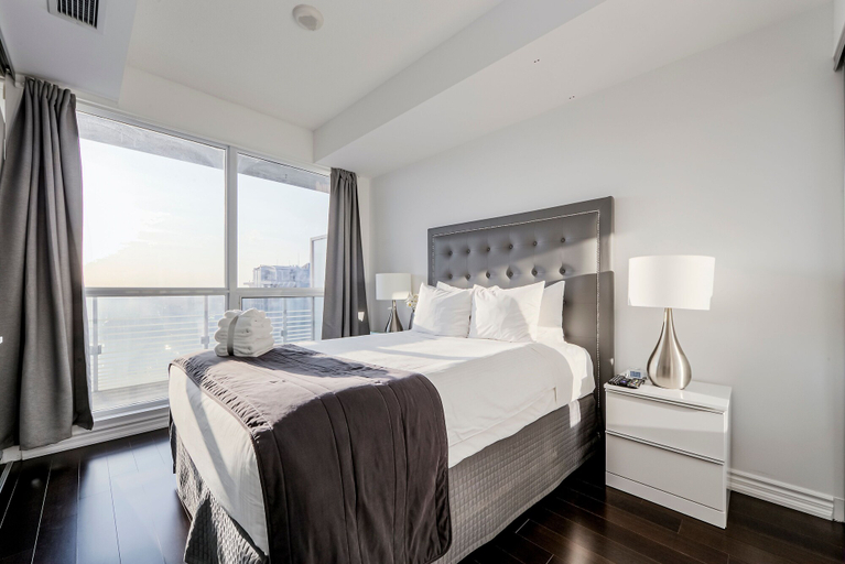 Bedroom 3, Canada Suites on Bay, Toronto