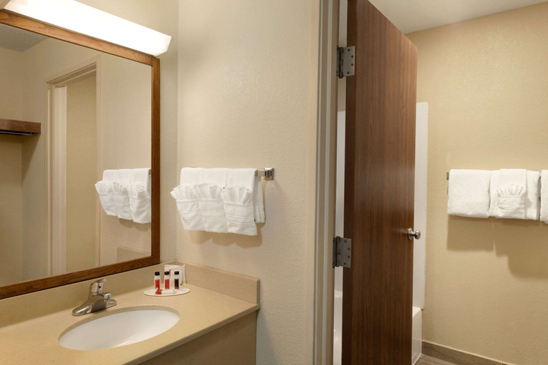 Bathroom 4, Baymont by Wyndham Salina, Saline