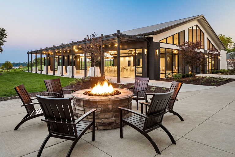Exterior & Views