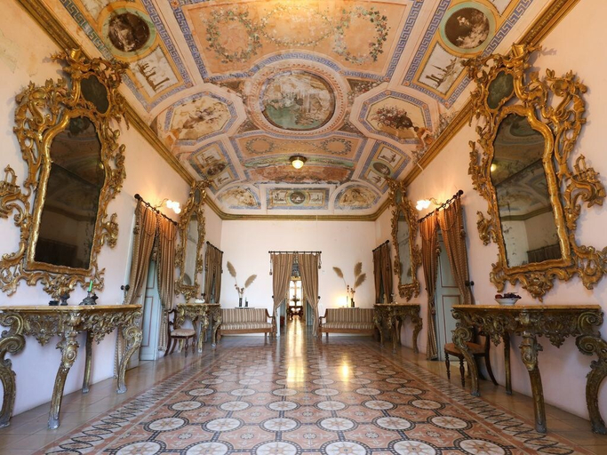 Others 5, Villa Meo Evoli, Bari
