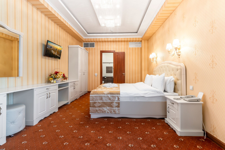 Bedroom 2, Regency Hotel