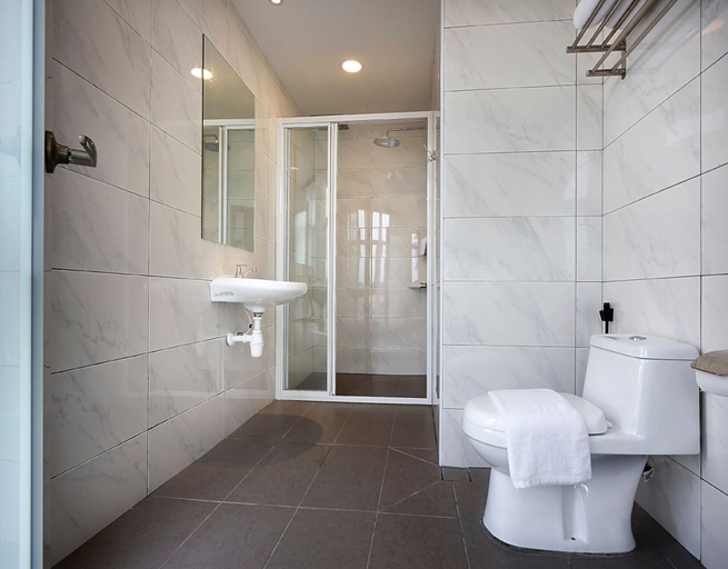 Bathroom 4, ZONE Hotels, Telok Panglima Garang, Kuala Langat