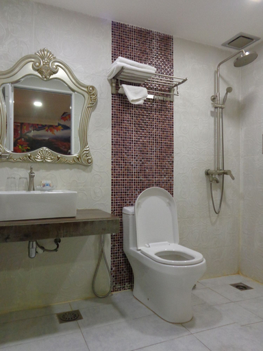 Bathroom 4, Swing & Pillows @ USJ Taipan, Subang Jaya