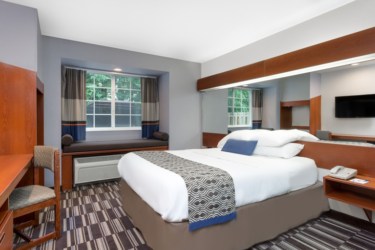 Bedroom 3, Microtel Inn & Suites by Wyndham Bremen, Carroll